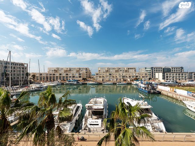 תיירות ונופש, הרצליה