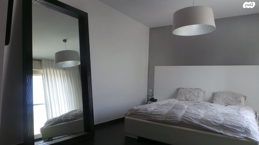 גג/ פנטהאוז, צבי ישי, ליבת העיר, יהוד מונוסון