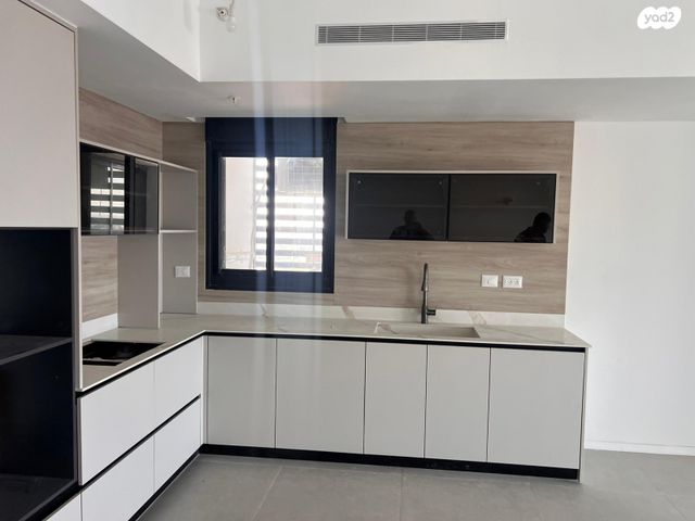 דירה, אמנון ליפקין שחק, נוף הטיילת, נתניה