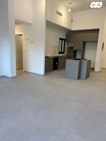 דירת גן, הכלנית 2, 2004, רעננה