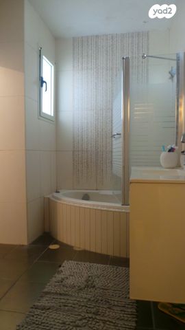 גג/ פנטהאוז, צבי ישי, ליבת העיר, יהוד מונוסון