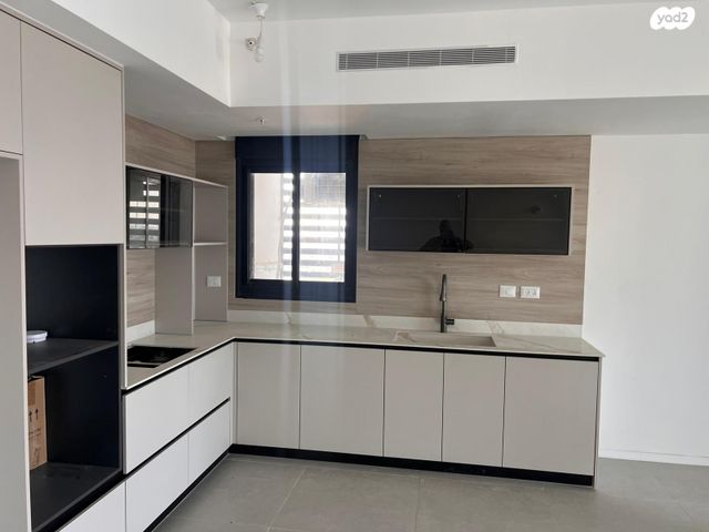 דירה, אמנון ליפקין שחק, נוף הטיילת, נתניה