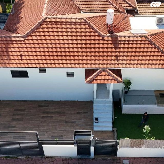 דו משפחתי, רחובות