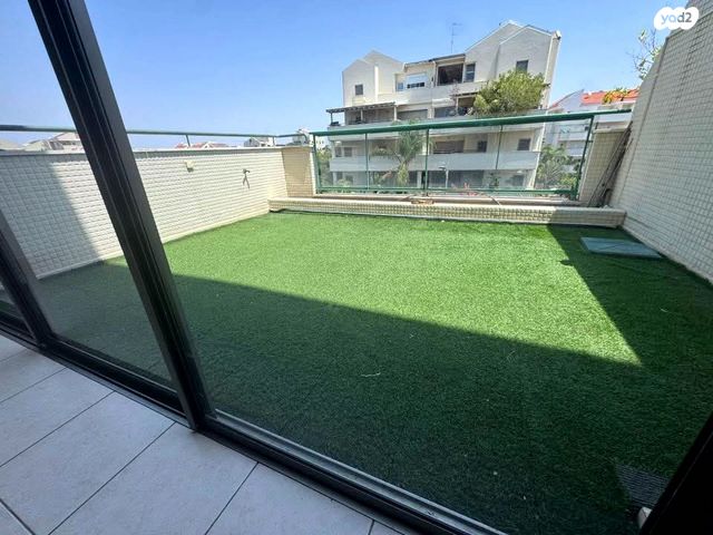 קרית הפרחים - 2005