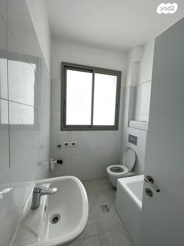 דירה, הרב צירלסון, בני ברק