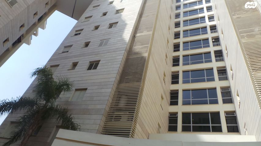 גג/ פנטהאוז, צבי ישי, ליבת העיר, יהוד מונוסון