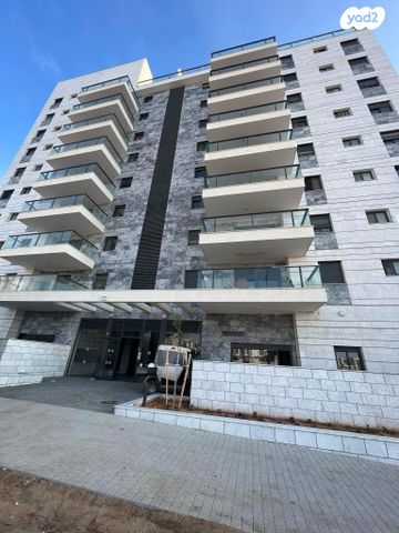 דירה, יצחק שמיר, נווה שרון / שער העיר, נתיבות