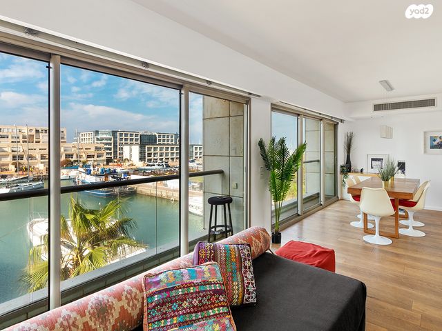 תיירות ונופש, הרצליה