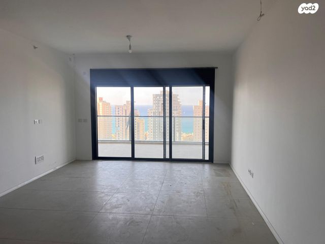 דירה, אמנון ליפקין שחק, נוף הטיילת, נתניה