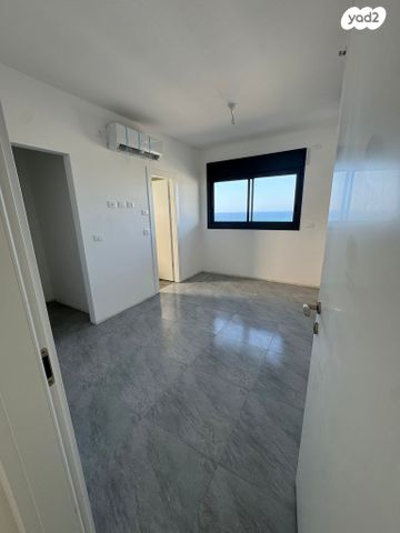 דירה, הרב הרצוג 8, צפון מערב מרכז העיר, נתניה