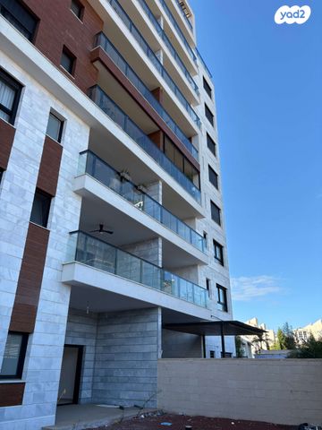 דירת גן, הכלנית 2, 2004, רעננה