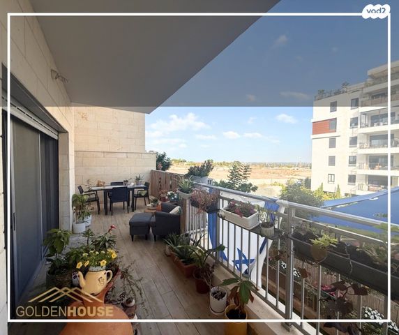 דירה, יהודה עמיחי, נווה זמר, רעננה