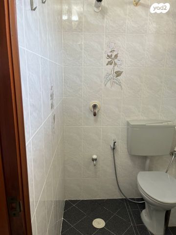 יחידת דיור, אבן גבירול, רחובות