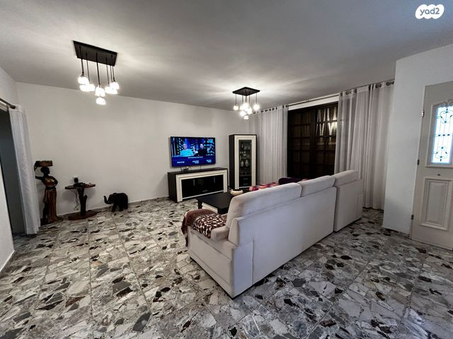 בית פרטי/ קוטג', אדולף שטנד, נתניה