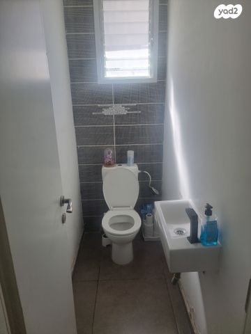 גג/ פנטהאוז, משה שרת, לב העיר, בת ים