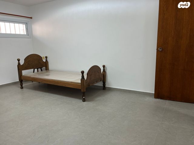 יחידת דיור, אבן גבירול, רחובות