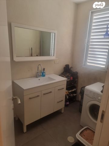 גג/ פנטהאוז, משה שרת, לב העיר, בת ים