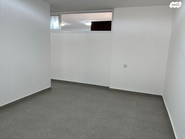 יחידת דיור, אבן גבירול, רחובות