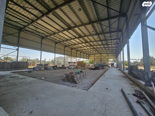 מחסנים, דרך הכפר, גיאה, גיאה