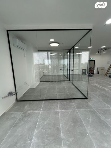 משרדים, משכנות האומנים, קרית מוצקין