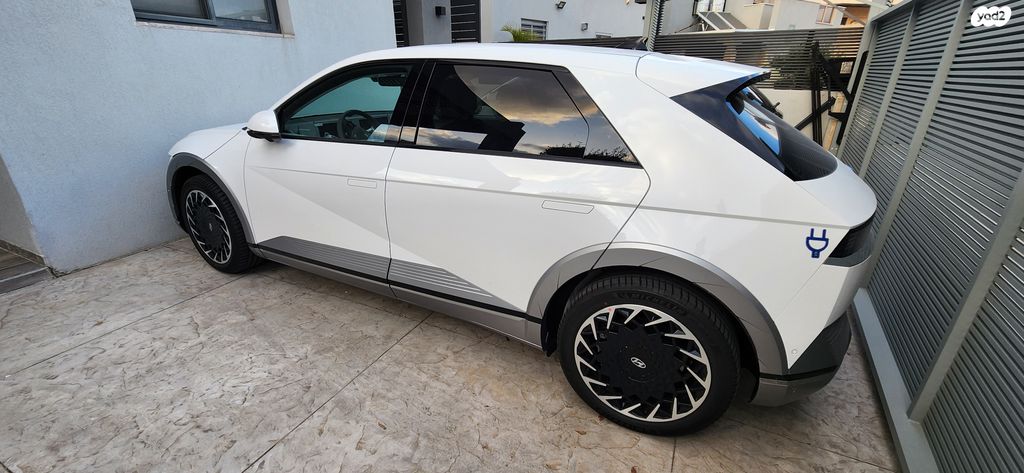 יונדאי איוניק 5