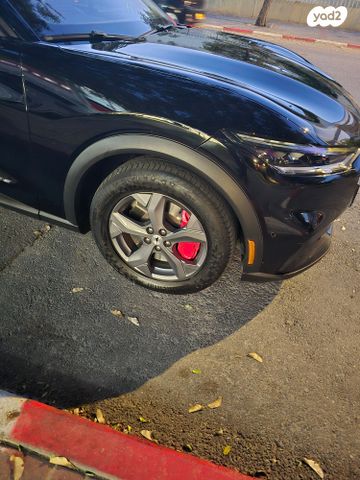 מודעת רכב פורד מוסטנג Mach-E