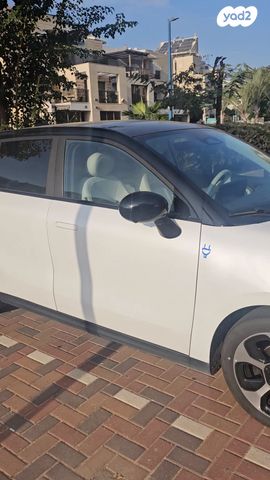 מודעת רכב ג׳יי.איי.סי 30