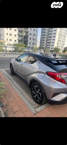 מודעת רכב טויוטה C-HR