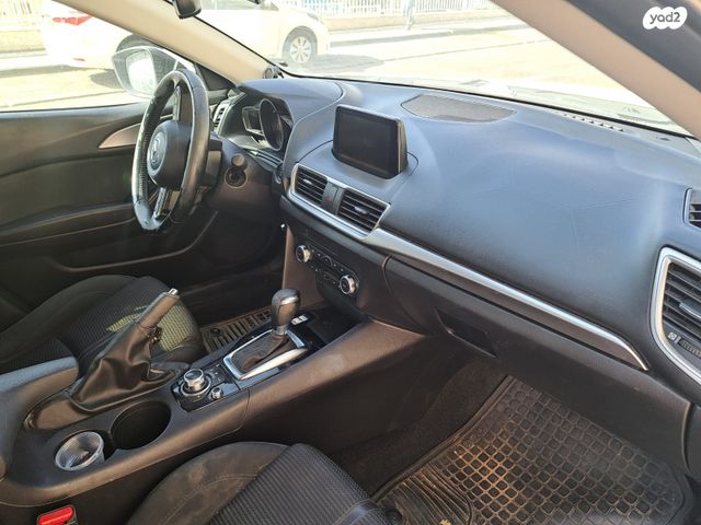 מודעת רכב מאזדה 3