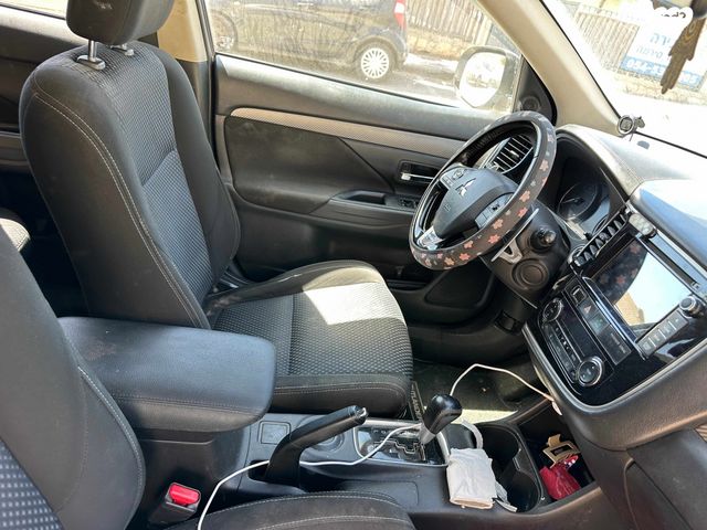 מיצובישי אאוטלנדר