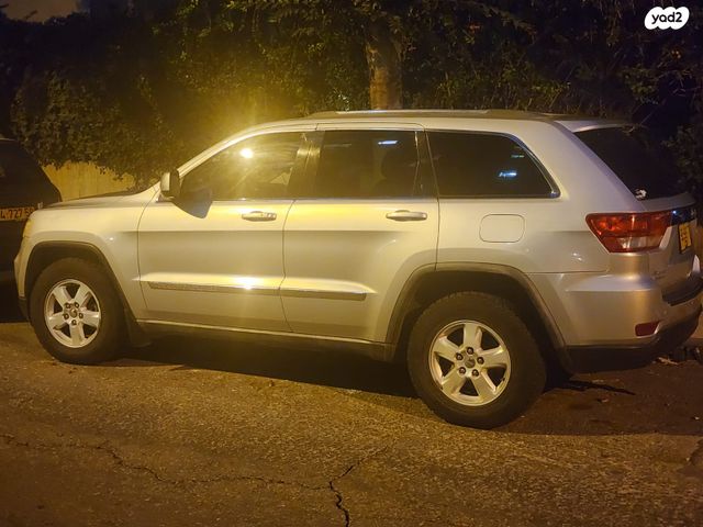 מודעת רכב ג'יפ גרנד צ'ירוקי