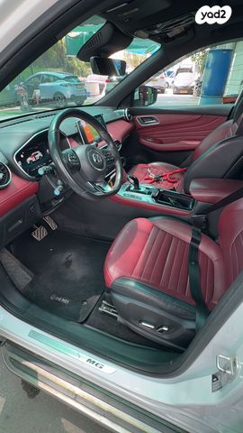 מודעת רכב אם ג'י EHS PHEV