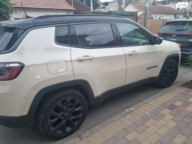 מודעת רכב ג'יפ קומפאס