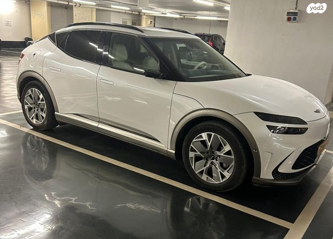 מודעת רכב ג'נסיס GV60