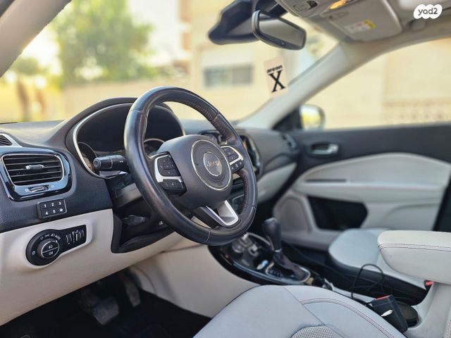 מודעת רכב ג'יפ קומפאס