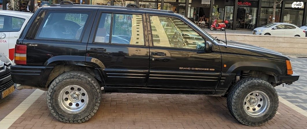 גרנד צ'ירוקי אוט׳ 5.2 (212 כ״ס)