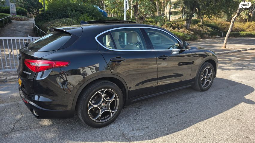 אלפא רומיאו סטלביו