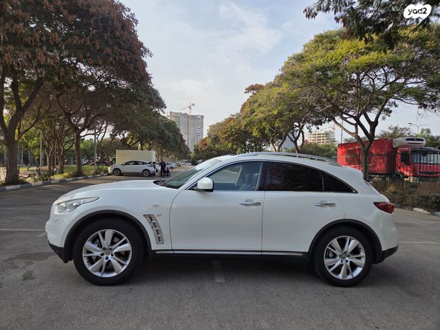 אינפיניטי FX37