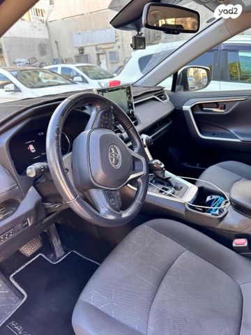 טויוטה RAV4