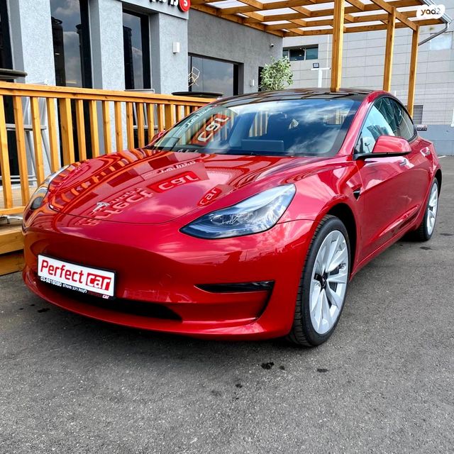 מודעת רכב טסלה מודל 3