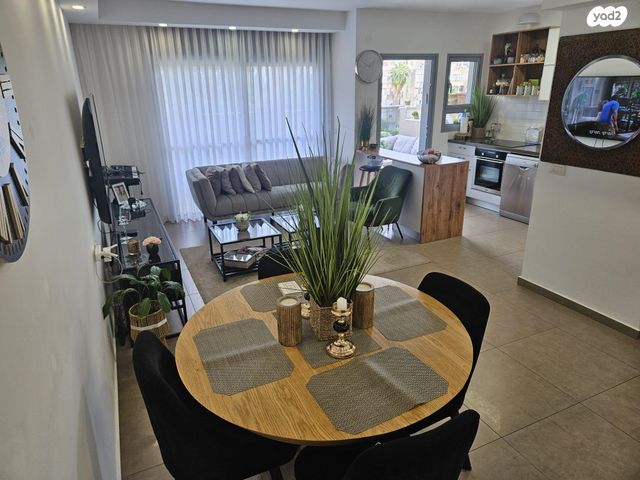 דרך העצמאות 33