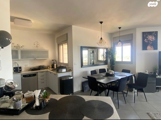 דירה, הגנים 9, נווה גן, רמת השרון