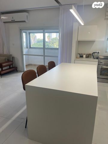 שדרות רוטשילד 4