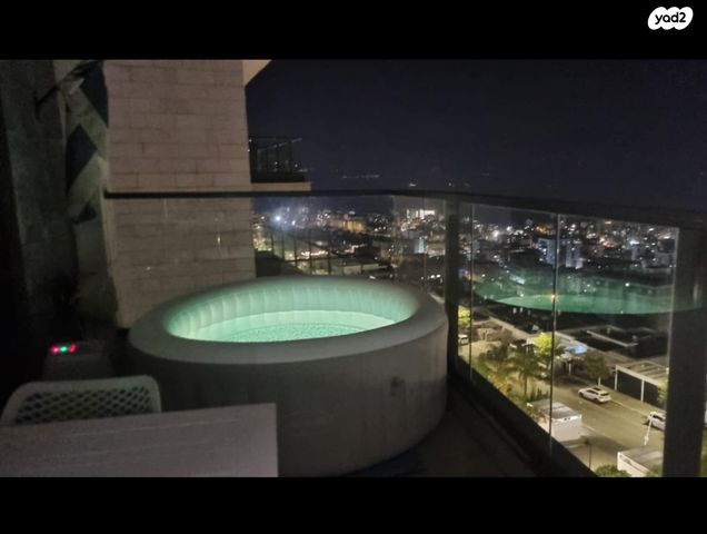 אסתר המלכה 21