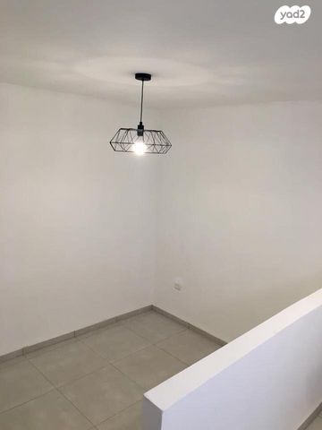 דירה, דוד רזיאל 12, חליסה, חיפה