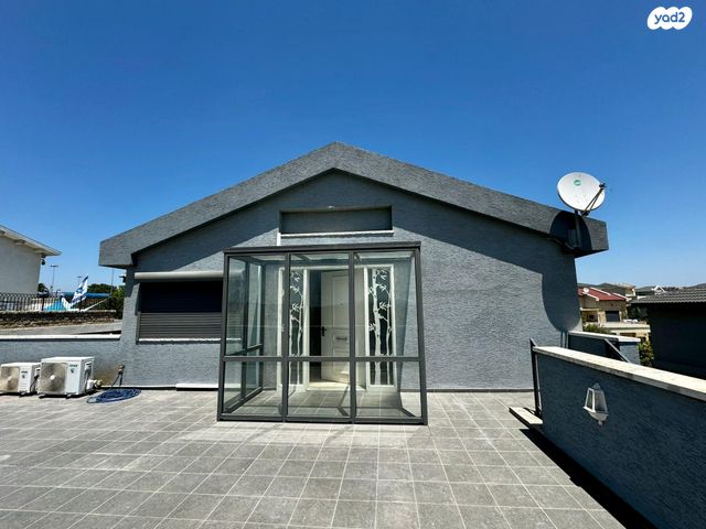 האירוסים 110