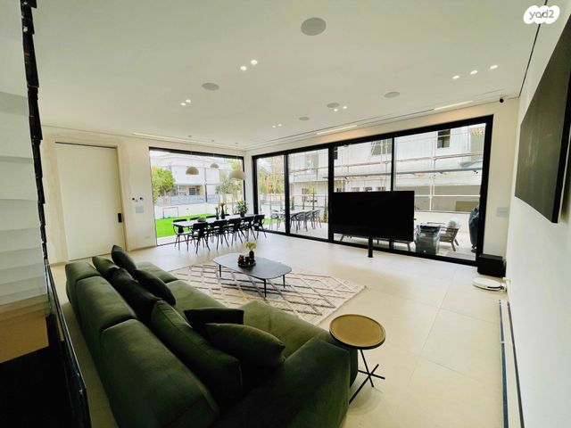 בית פרטי/ קוטג', קיבוץ גלויות 151, נווה עמל, הרצליה