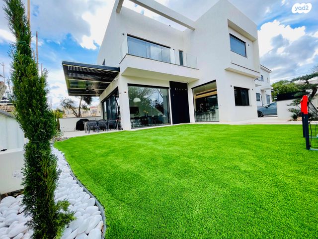 קיבוץ גלויות 151