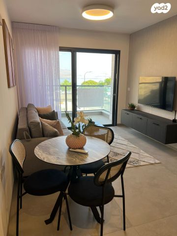 טיילת יגאל אלון 5