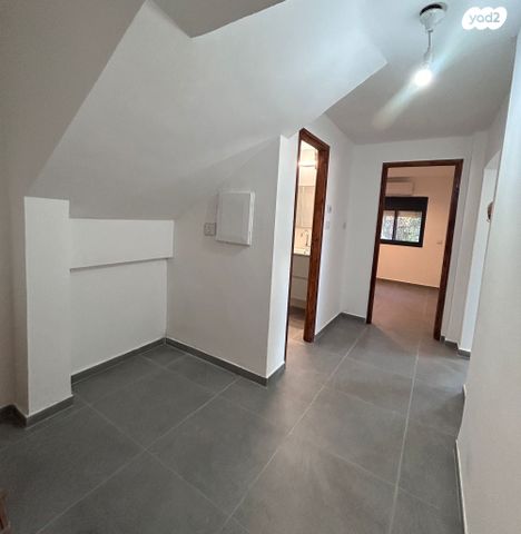 יחידת דיור, החרוב 8, צורית, צורית